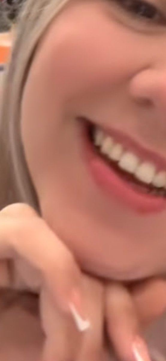 .. “los madridistas q nada les acomoda me obstinan ” … yo duermo happy , bonita noche mis 
amores … 🤣