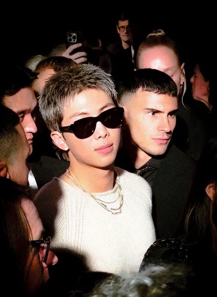today is the last day of the tracking of the EMV for MFW , let's work hard today 😭

RT and Reply for RM

RM AT MILAN FASHION WEEK
RM X BOTTEGA VENETA
#RMxBottegaVeneta 
#RMxMFW25
 #RMatMFW25 #RMatMilanFashionWeek 
#BTSRM #방탄소년단RM