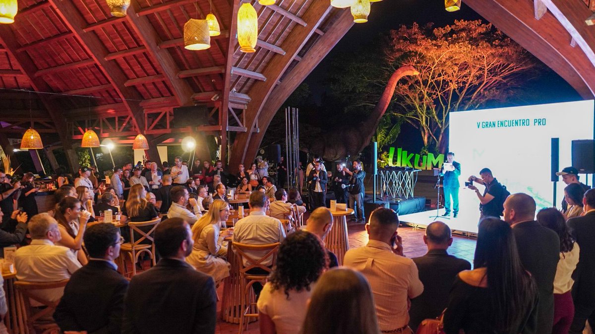 Nos alegra estar presentes en el Quinto Encuentro Nacional de la #RedPro en Pereira, con el lema "Democracia, futuro y acción".

Somos 540 empresas que representamos el 70% del PIB nacional, por eso presentaremos la apuesta desde las regiones para el futuro de Colombia.

Empiezan