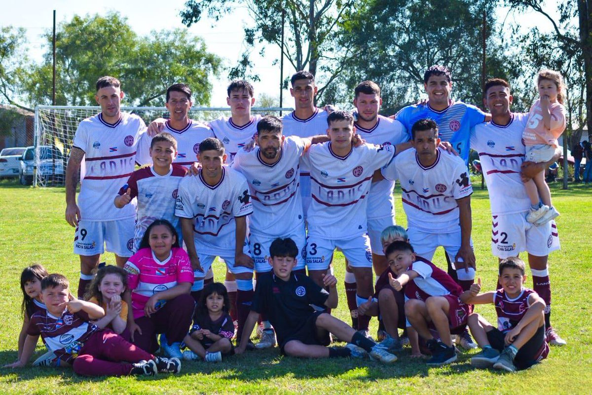 MacchiaTW's tweet photo. El equipo de Marcelo Reynoso, después de terminar tercero en el Clausura, espera ansioso el sorteo del Regional. Hay pesos pesado provinciales: Depro, Achirense, Juventud Unida de Gualeguaychú, Villa Elisa, Atlético Paraná. Pero... Quién sabe... Lanús siempre Lanús. Acá. Allá... https://t.co/VecQB0BbKM