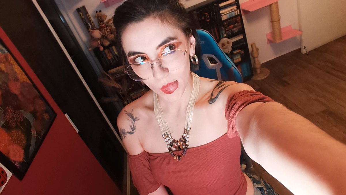 Vamos a estrenar Hades II 😍✨

twitch.tv/maura55