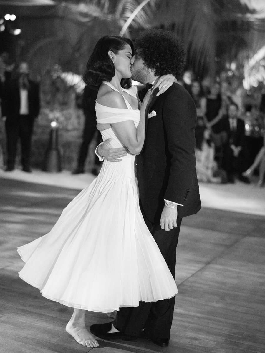 seIenerr's tweet photo. “Gomez and Blanco choreographed a first dance featuring elements similar to Dirty Dancing and Grease. Everyone was in awe” I need a video of this moment https://t.co/x3ffrkT98E