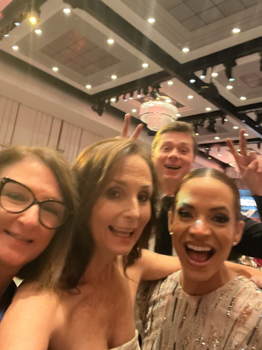 Great meeting <a href="/elleduncanESPN/">Elle Duncan</a> @B&amp;CHallofFame awards!!