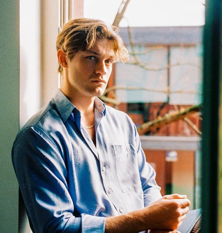 ᅟ
ᅟ  ᅟ  ᅟ  ᅟ  ᅟ  ᅟ  * 📸 ;
ᅟ