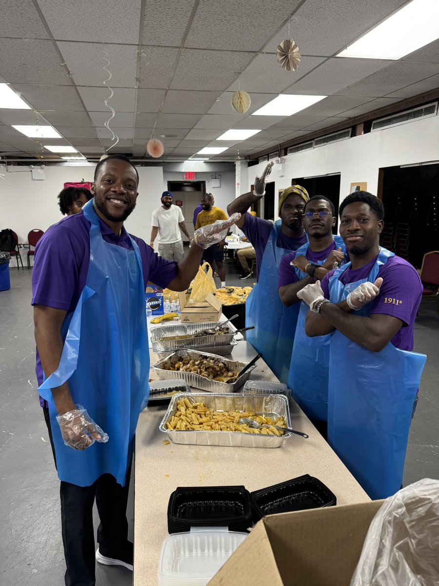 EpsilonQues's tweet image. This past weekend, the Brothers of Epsilon joined the Brothers of Alpha Upsilon chapter to serve those in need in Brooklyn neighborhoods.

#Epsilon #EpsilonChapter #OmegaPsiPhi #TheOriginalNYCQues #QueYorkCity #MightyE #TheEmpire