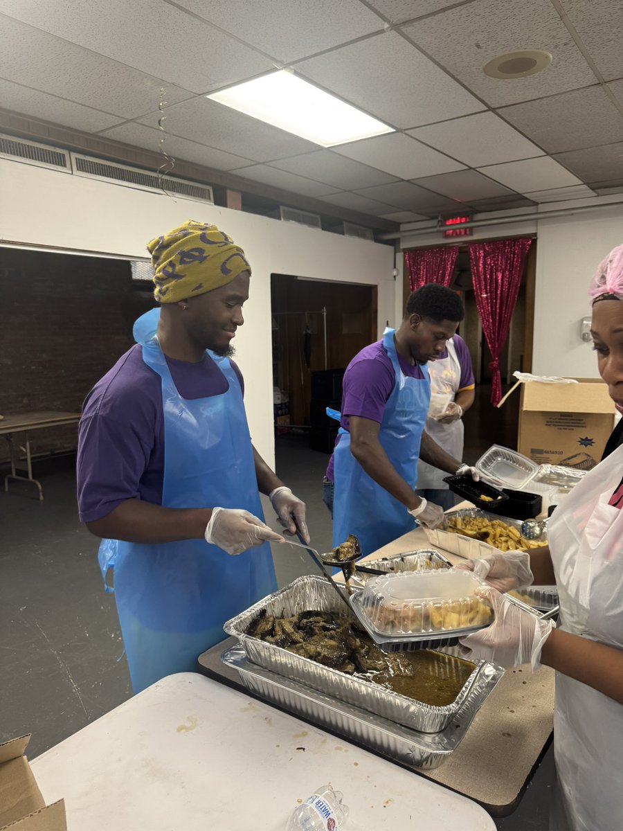 EpsilonQues's tweet image. This past weekend, the Brothers of Epsilon joined the Brothers of Alpha Upsilon chapter to serve those in need in Brooklyn neighborhoods.

#Epsilon #EpsilonChapter #OmegaPsiPhi #TheOriginalNYCQues #QueYorkCity #MightyE #TheEmpire