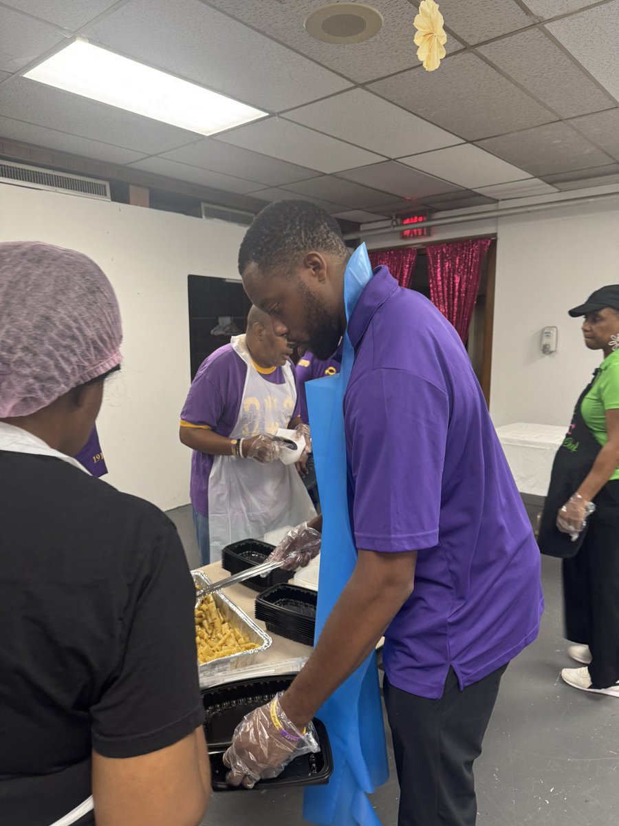 EpsilonQues's tweet image. This past weekend, the Brothers of Epsilon joined the Brothers of Alpha Upsilon chapter to serve those in need in Brooklyn neighborhoods.

#Epsilon #EpsilonChapter #OmegaPsiPhi #TheOriginalNYCQues #QueYorkCity #MightyE #TheEmpire