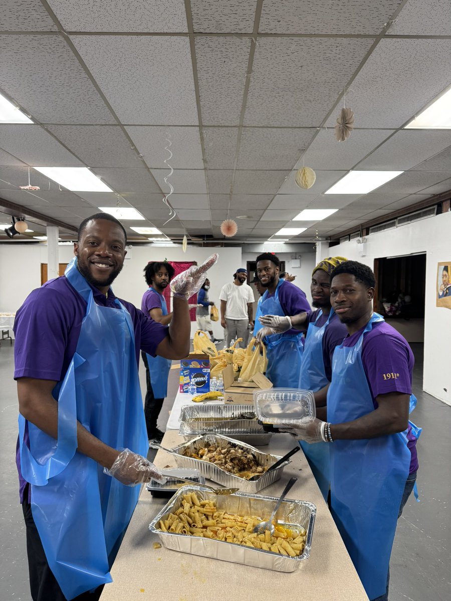 EpsilonQues's tweet image. This past weekend, the Brothers of Epsilon joined the Brothers of Alpha Upsilon chapter to serve those in need in Brooklyn neighborhoods.

#Epsilon #EpsilonChapter #OmegaPsiPhi #TheOriginalNYCQues #QueYorkCity #MightyE #TheEmpire