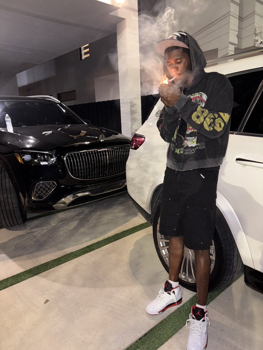 Sita_staywoke's tweet image. THIS SHIT 💩 START &amp;amp; STOP 🛑 AT THE 4️⃣💚
#freemyhoodfuckyohood‼️🫶🏾 #ripfallensoldiers🕊️