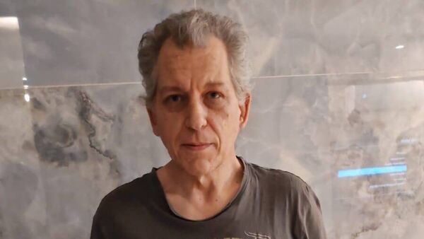 3/4 ‘Released But Not Free’: Elphin Family in Fight for Father’s Return Home
hostageaid.org/released-but-n…
Ireland - Roscommon Herald
When 50-year-old Robert Pether was released from an Iraqi prison in June, after 4 &amp; a half years of incarceration, he was unrecognisable to his tearful