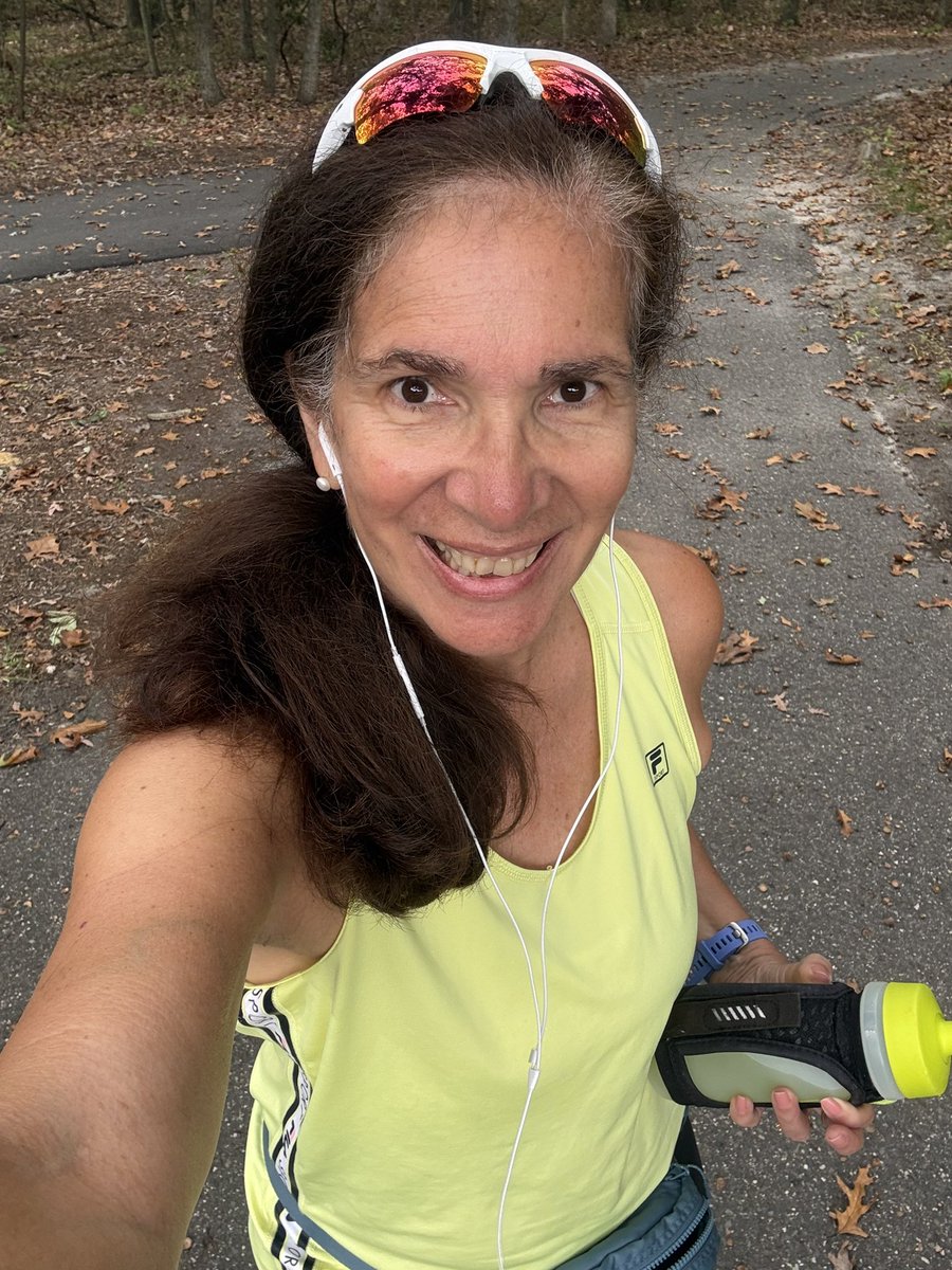 ultramiriam's tweet photo. On the last Tuesday in September on another beautiful 
summer-like day in 78°F 🙂
4 miles ✅ 

Badger Palooza 12hr is 18 days away.
I hope we have beautiful weather.

#summerlike #autumnday 
#lasttuesdayinseptember #trainingmiles 
#october #badgerpalooza #ultras https://t.co/6YcaCzeyMV