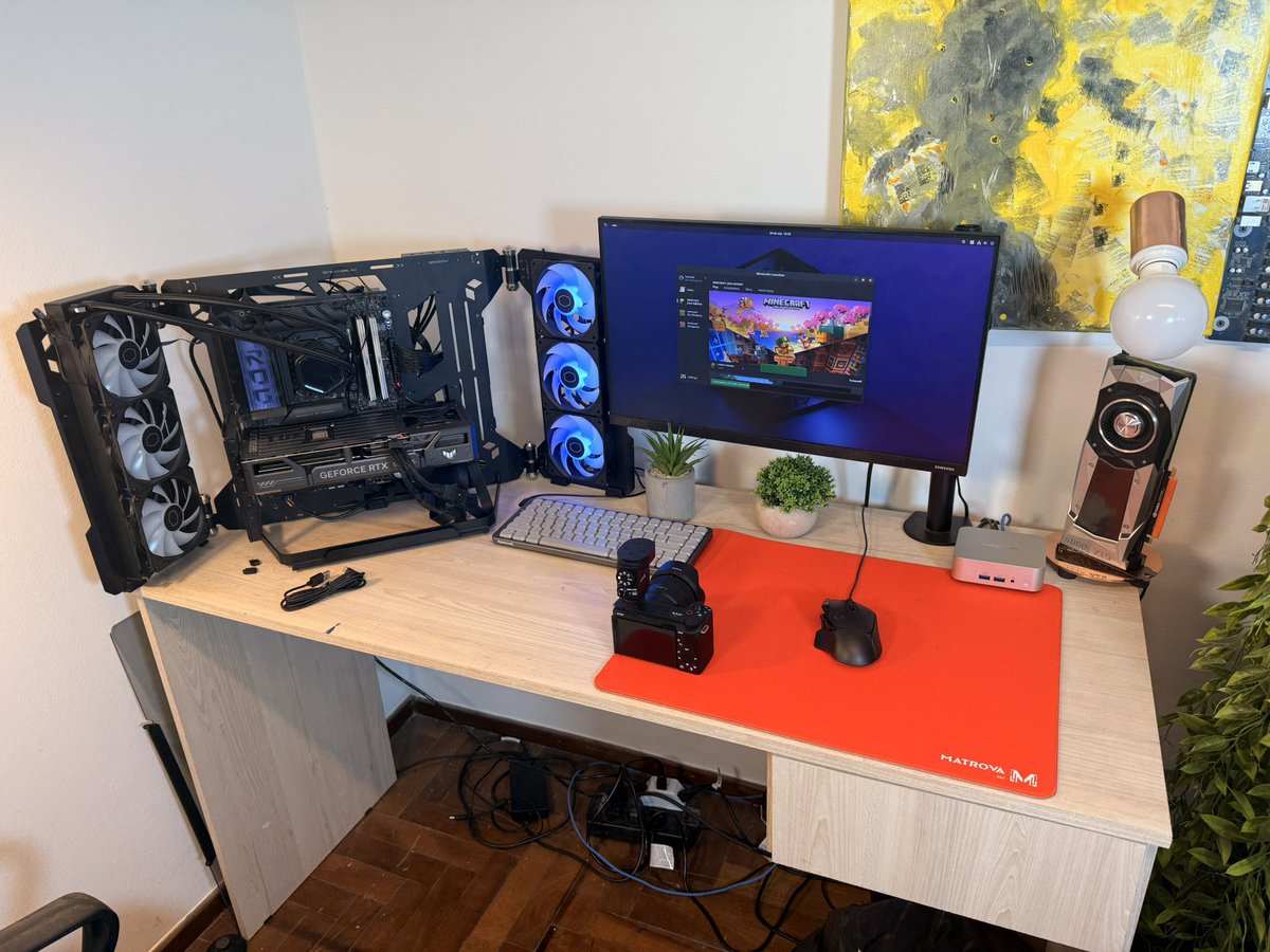 Qué tal el setup para pruebas de rendimiento?

La PC tiene un Ryzen 9 9950X3D
32GB RAM
Y ahora estoy probando la RTX 5070ti

El resto de cosas son periféricos que agarré así nomás y debería mejorar