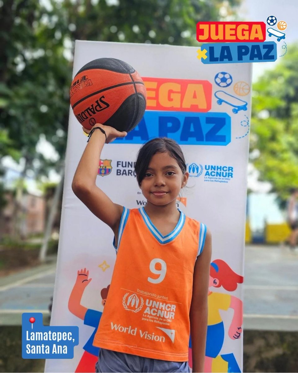 ACNURElSalvador's tweet photo. 🤝 La @FundacioFCB y @ACNUR_es, junto a @WorldVisionSV, unimos esfuerzos en El Salvador para acompañar a comunidades que, a través del deporte:

🫂 Crean espacios de convivencia pacífica
🧠  Fortalecen el bienestar mental
🏀 Promueven la prevención de la violencia https://t.co/HqxYsPqJUN