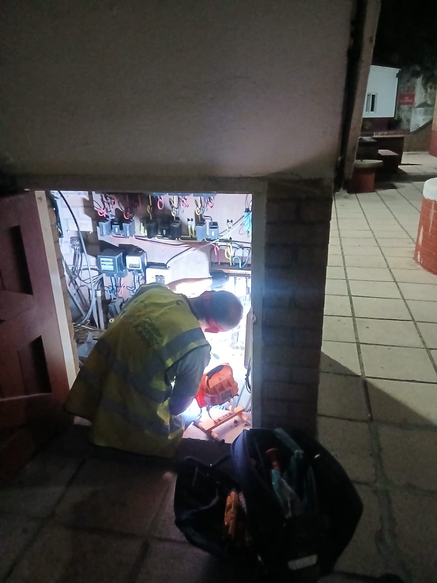 Gib_Elec's tweet image. Update: Our teams are on site in Rosia Dale &amp;amp; Rosia Steps continuing investigation and carrying out permanent repair works. Thank you for your patience while repairs are completed.