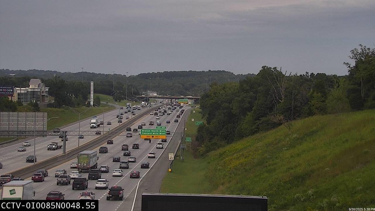 Clt_TrafficGuy's tweet image. 💢TraffiCast™
I-85 Nb is not quite as lively as you may like...and the reason is a wreck on the left shoulder before you get to Bruton Smith Blvd...@dan_soderholm tells me it looks like a big rig may have lost a tire...debris is all over the place.
#CltTraffic #Charlotte #Clt