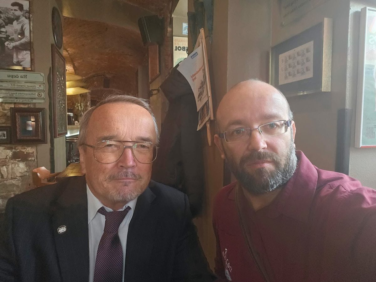 Na pracovním obědě s Jirkou Kobzou.  Řešili jsme boj proti grýndýlu, emisním povolenkám pro domácnosti a dalšíh zhůvěřilostem, které se na nás valí. Jirka Kobza pro to ve sněmovně dost udělal.  Pokud chcete, aby v tom mohl pokračovat, stačí ho zakroužkovat na středočeské