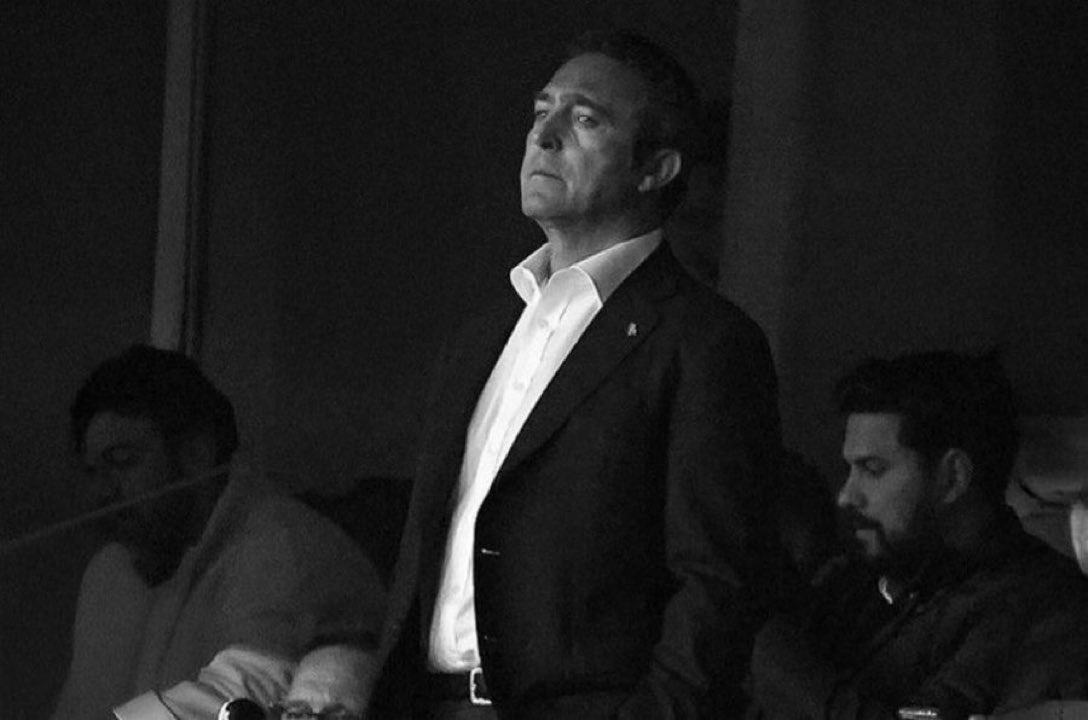 Sen var ya sen… bu senenin de eseri sensin.

Koca bir 8’de sıfırsın.

Rakiple yarıştırabilecek, Avrupa’da boy gösterecek takım kurmak yerine saçma sapan bir kadro kurdun ve camiayı yine kaderine bıraktın.

Sana hakkımız helal değildir.