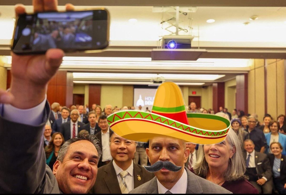 SusieM414141's tweet photo. Can we make this a popular Halloween costume this year!  @RepJeffries you’ve never looked so cool in your life. https://t.co/1UxAI7H4Jn