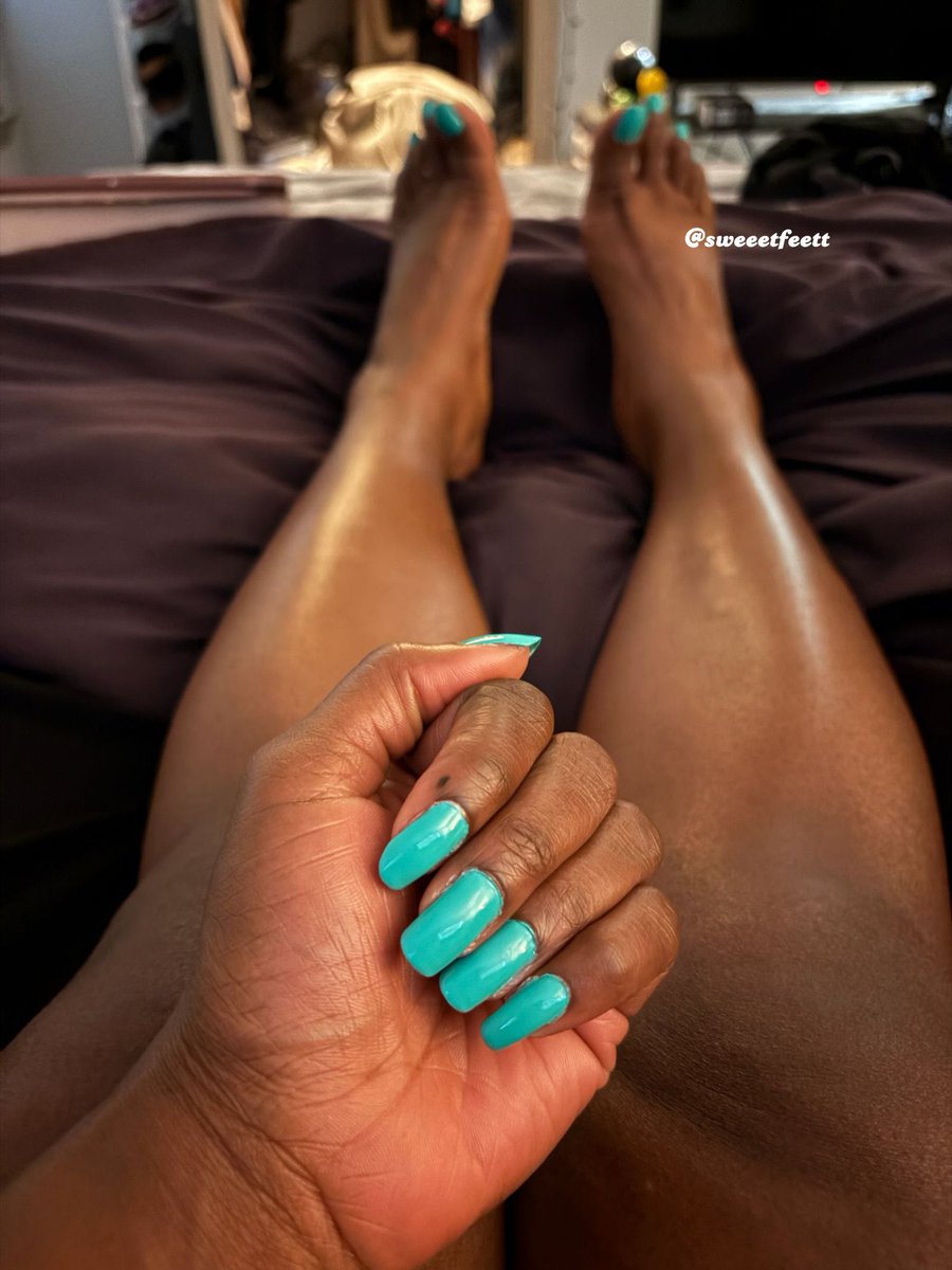 HERSEXYFEETJL's tweet photo. Next sexy feet queen trio I would love to be apart of my movement series Sexy Feet Queens Club

@DommeDomKay 
@Riley_TXfeet 
@Sweeetfeett 

Ladies can I make yall members at Sexy Feet Queens University?

Like or RT if interested 

Everyone follow them all #prettyfeetgang https://t.co/aZA0UKrjWB