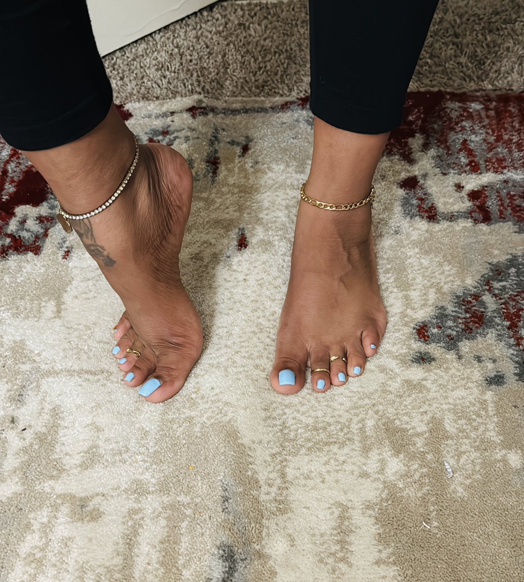 HERSEXYFEETJL's tweet photo. Next sexy feet queen trio I would love to be apart of my movement series Sexy Feet Queens Club

@DommeDomKay 
@Riley_TXfeet 
@Sweeetfeett 

Ladies can I make yall members at Sexy Feet Queens University?

Like or RT if interested 

Everyone follow them all #prettyfeetgang https://t.co/aZA0UKrjWB