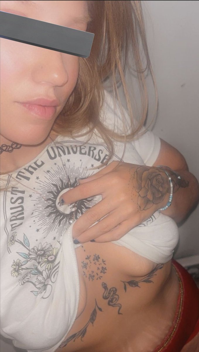 VioletaFemdom's tweet photo. Qué débiles estáis y ni siquiera ha empezado el locktober.

Aún tengo algún hueco para controlar tu jaula este mes 🔐

Findom femdom sumiso financiero Diosa pagafantas pelele locktober tributo https://t.co/7K5WJceaLd