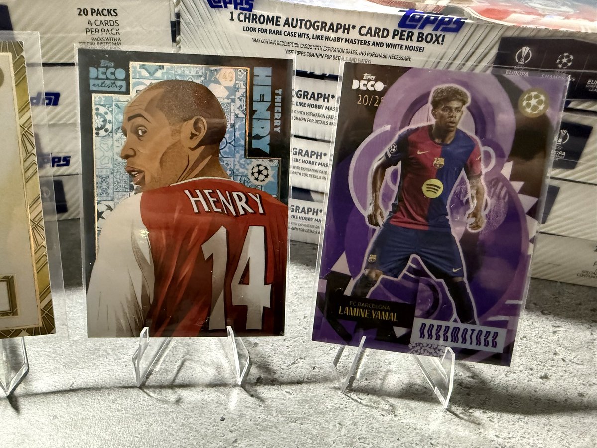 Topps Deco 24/25 Case Break Hits! 

Thierry Henry “Artistry” Blue 12/49🔥
Lamine Yamal Razzmatazz Purple 20/25  🔥

#BoxBreaks #Topps #PSA10TCG