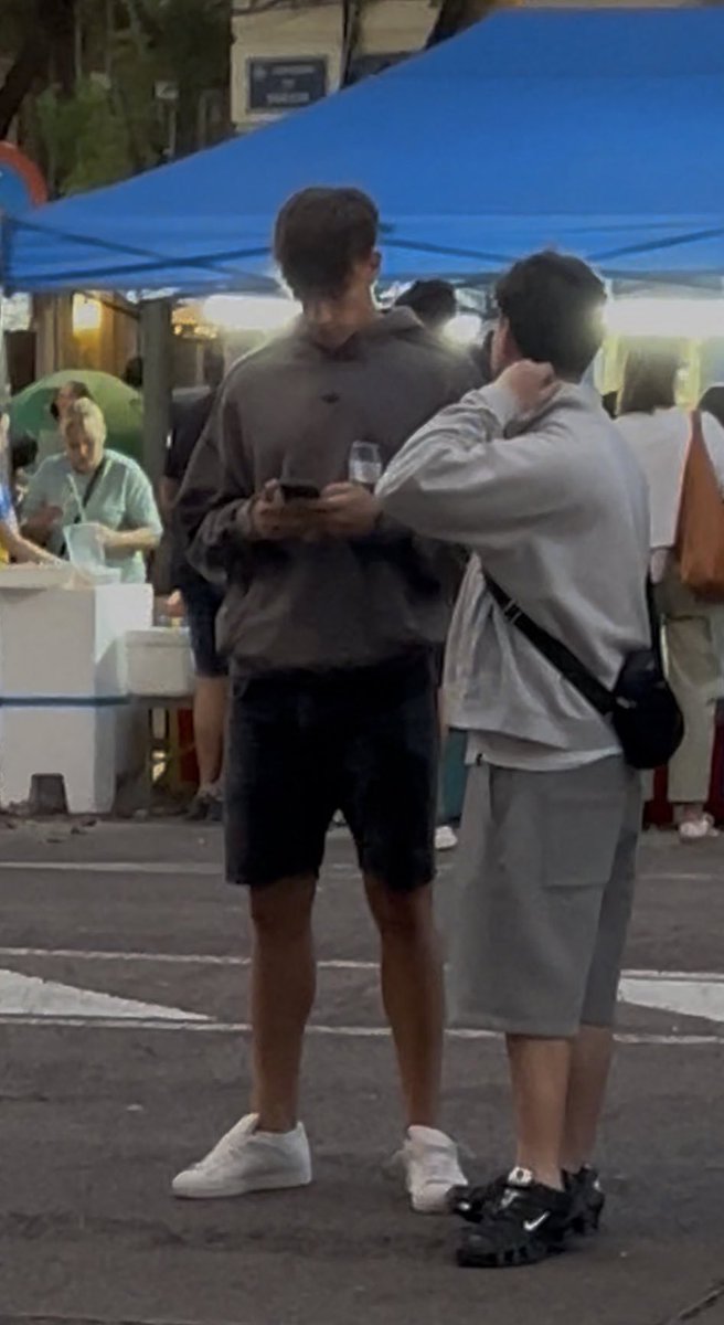 ¿Pues eso, que opináis?

A mi que Espí sea del Valencia me da igual, pero siendo jugador del Levante que vaya a Mestalla a ver partidos me parece ya pasarse.
 
La foto es de <a href="/sempre_orellut/">Castellonista</a>