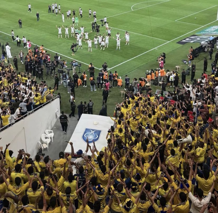 cqqw7's tweet photo. يتعافى المرء عند رؤية من يحب 
ويتعافى قلبي عند رؤية النصر 💛 https://t.co/ATeNF1uB08