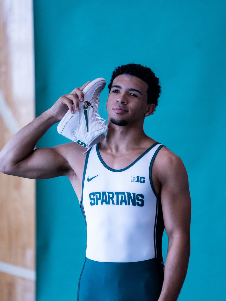 MSU_Wrestling's tweet image. Ready for the spotlight. 📸

#GoGreen