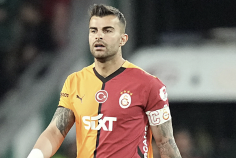 KocumKosecki's tweet photo. Maçı izleyemedim, fikstür çekimi sonrası bu fotonun yanına Liverpool forvetlerinin fotoğraflarını koyup tarihi rezillik geliyor diyenler vardı, noldu o iş? https://t.co/JBWf5VzLmN