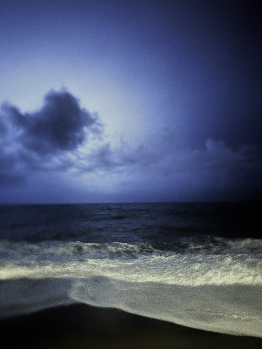 maoravida's tweet image. for the night is dark and full of terrors