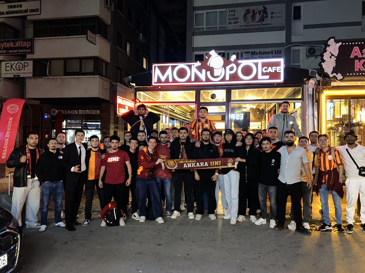 uauniankara_'s tweet photo. “ANKARANIN SAHİBİ, ANKARANIN KALBİNDE” 

📍 Karanfil Sokak

Galatasarayımızı Liverpoolla oynadığı şampiyonlar ligi maçında aslanlar gibi destekledik Aslanlarımıza verdikleri mücadele için teşekkür ediyoruz.

#ultrAslanUNI
#ultrAslanUNIANKARA https://t.co/15rGnDvg9T