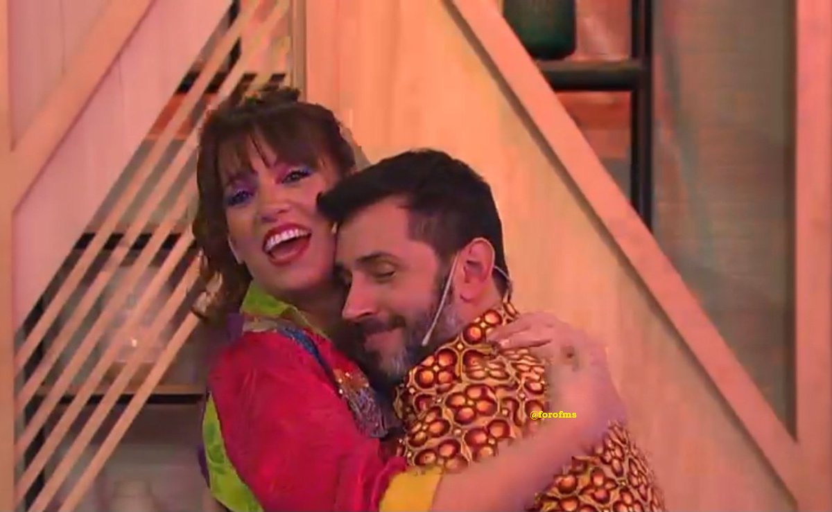 <a href="/nena_sanz2/">kari_sanz</a> <a href="/cocococinero/">Coco Carreño</a> Los queremos y los abrazamos como <a href="/cocococinero/">Coco Carreño</a> a <a href="/CorbettaMariana/">Mariana Corbetta</a> 😊 #EscuelaDeCocina