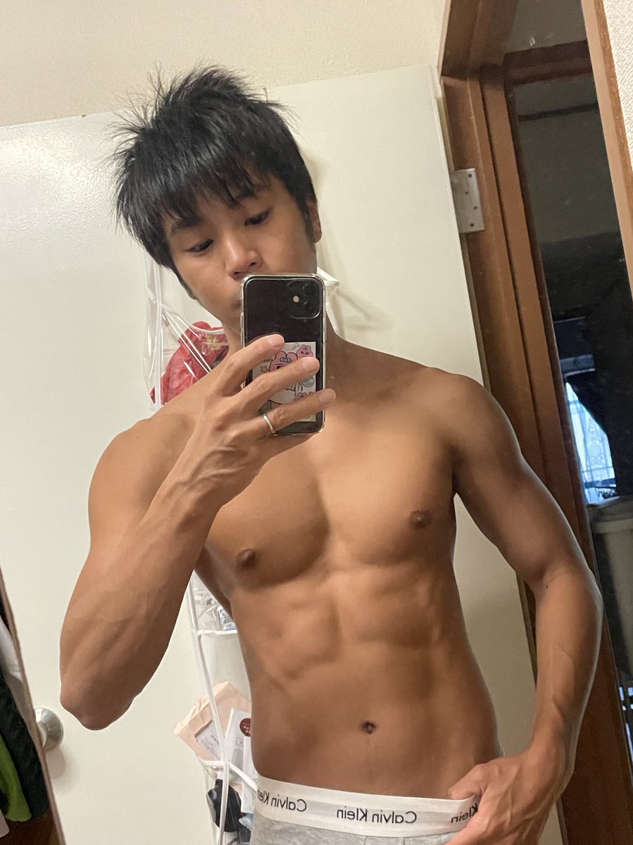 おはようございます😃
今日は背中トレです