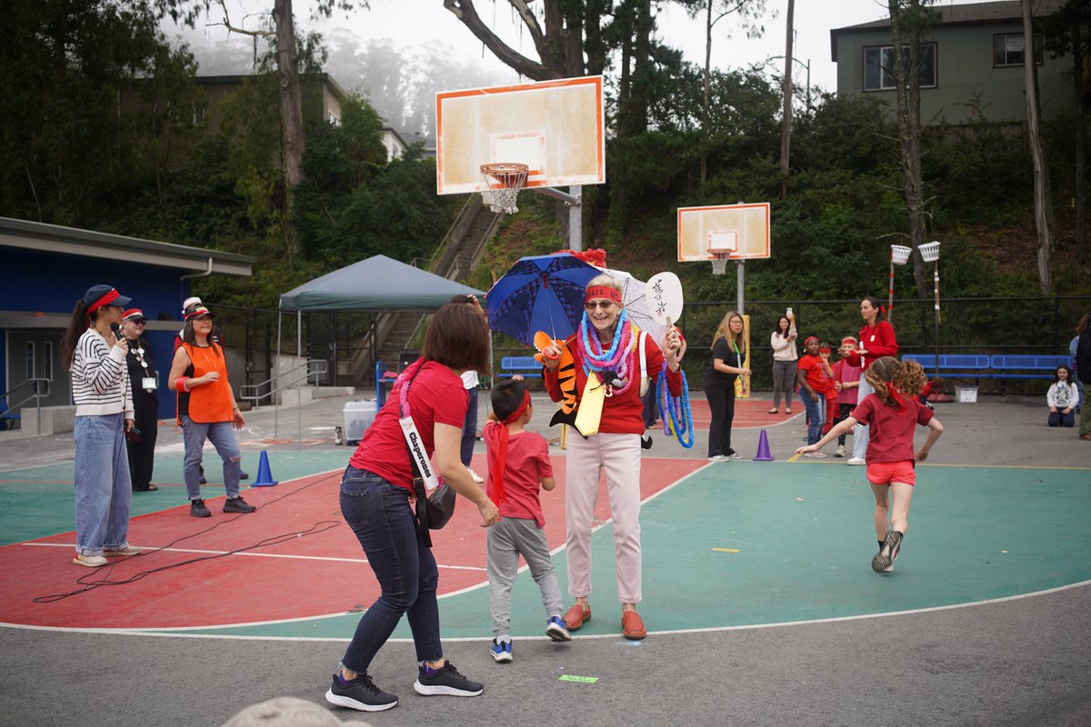 JAPANinSF's tweet image. What an exciting day at @SFUnified’s Clarendon Elementary School’s Undoukai/Sports Day! Had a great time celebrating this iconic Japanese school tradition and cheering on Aka Gumi (Red Team) &amp;amp; Shiro Gumi (White Team) in a friendly competition of relay races and games🏃‍♂️🏃‍♀️