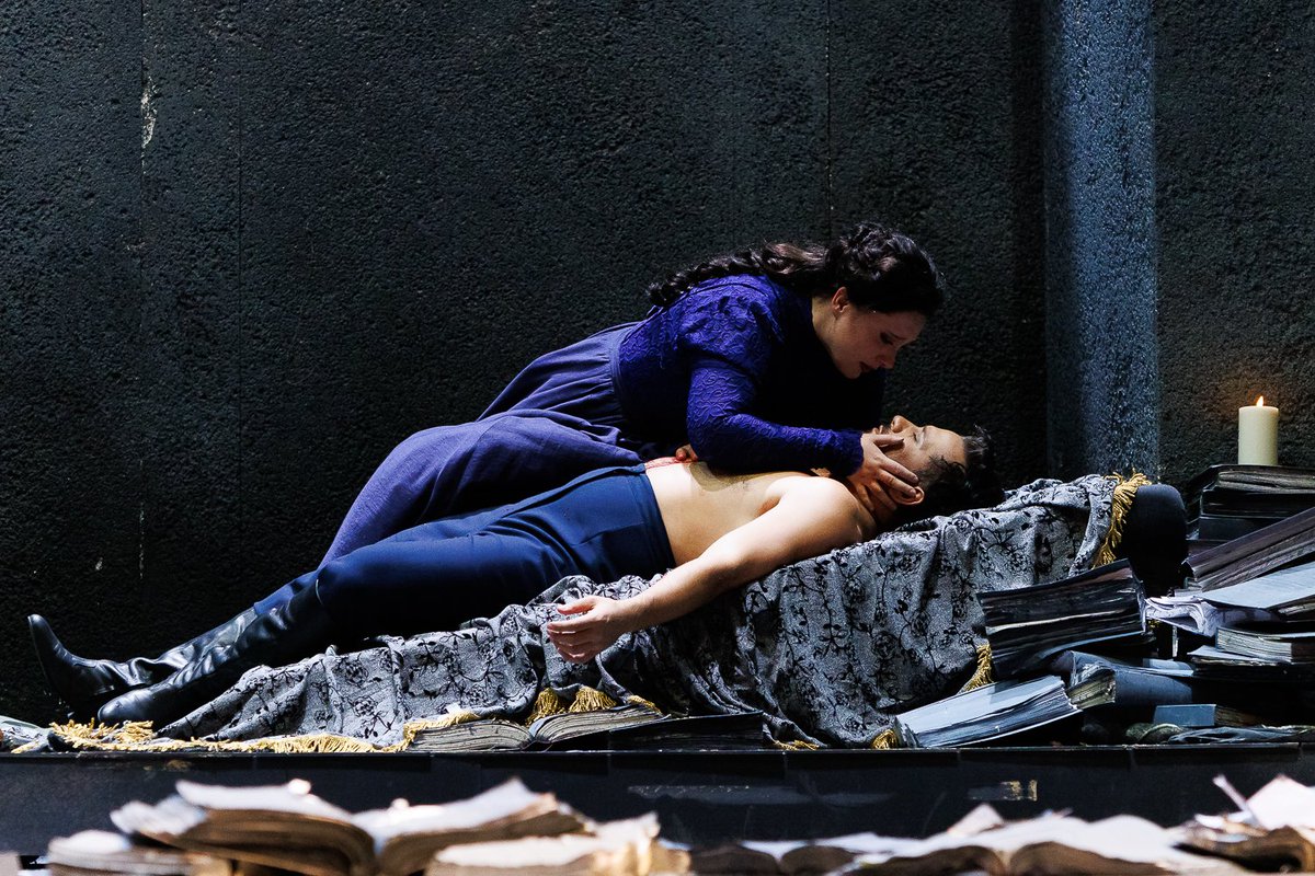MunicipaldeStgo's tweet image. El romanticismo de “Werther” en el escenario📖
Bajo la dirección escénica de Emilio Sagi, los protagonistas de esta ópera se desplegarán en escena junto a la Orquesta Filarmónica de Santiago, dirigida por Maximiano Valdés.
📷:Alberto Díaz
🔗Entradas en municipal.cl