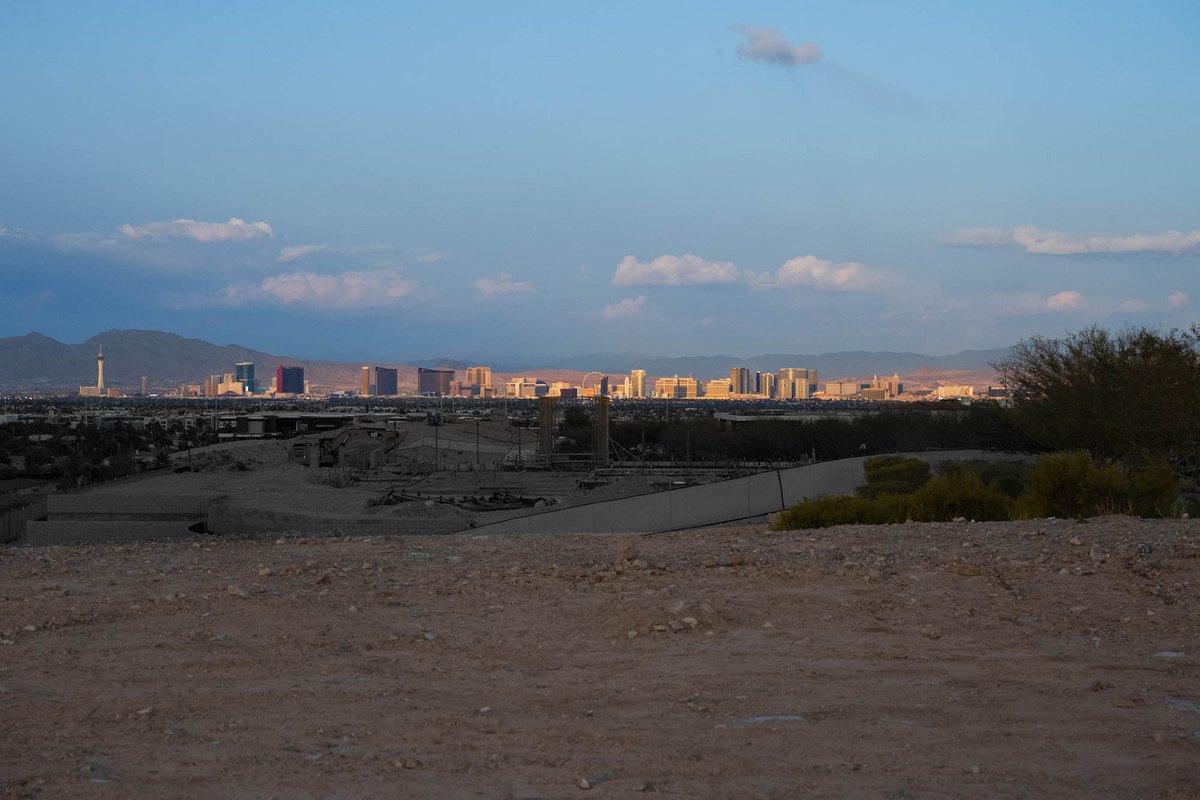 Perched on an elevated 1.18-acre homesite within The Summit Club, this property offers sweeping views. There's an opportunity to also purchase the neighboring homesite (lot #106) separately to own a total of 2.12 acres!⁠ ⁠ 

11148 Stardust Drive - Las Vegas, NV USA⁠