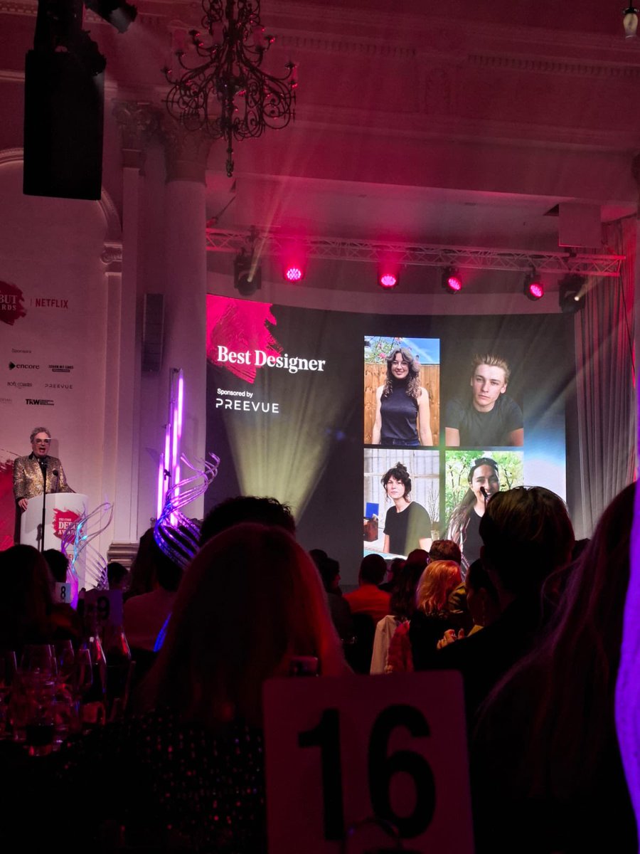 Very surreal to be at <a href="/TheStage/">The Stage</a> Debut Awards as a nominee. Thank you for a great night and here’s to the next one ✨

#thestage #DebutAwards