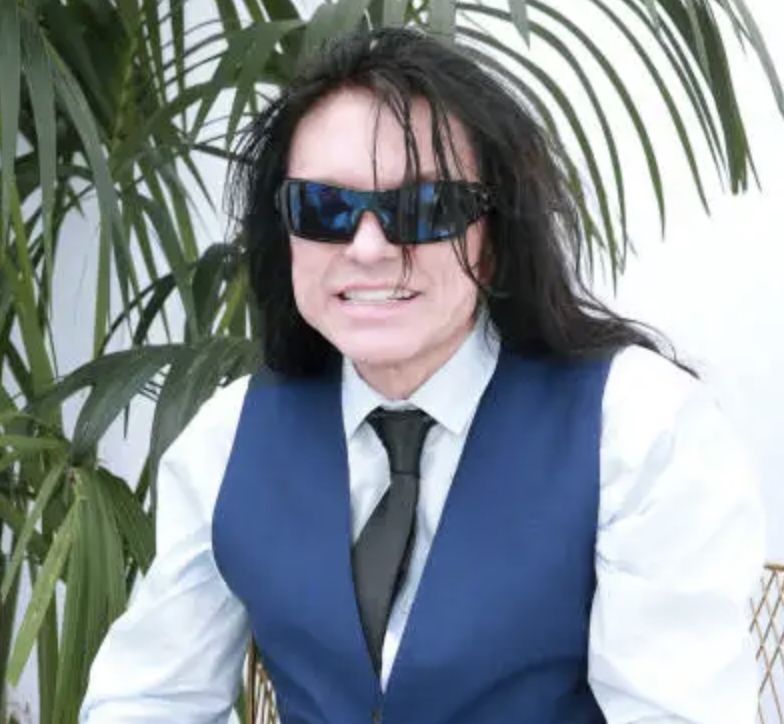 TommyWiseau's tweet image. Today&apos;s words:..kiss?...rose?..Love you all, tW