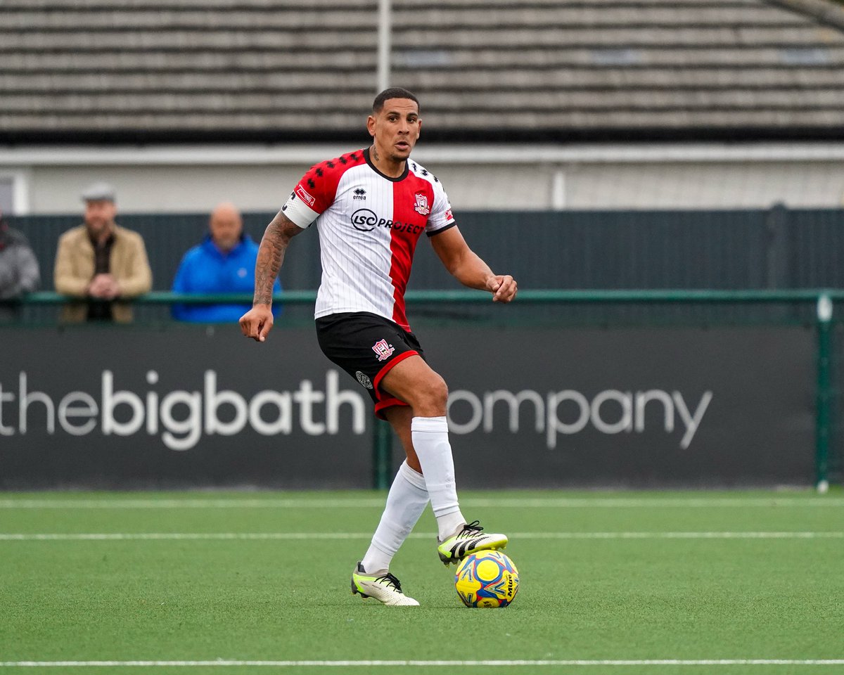 sholingfc's tweet image. ©️ 750 games in Sholing colours for the skipper tonight.

Captain. Leader. Legend. @bydog87 🫡

#UpTheBoatmen 🚢 #PrideOfEastSouthampton 🔴⚪️