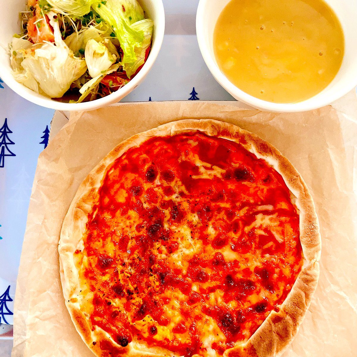 Qchan_go's tweet photo. おはよ〜

#朝ごはん 
#朝食 
#ごはん 

サラダ、コーンスープ、マルゲリータピザ

#おうちごはん𓎩𓌉𓇋 
#おうちごはん𓎩𓌉 
#おうちごはん 
#おうちご飯
#ピザ 
#コーンスープ https://t.co/SYumBqpTnZ