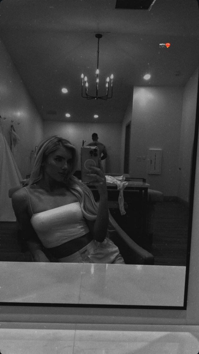 urstrulyamber1's tweet photo. Fake wedding prep #model #modeldays https://t.co/cw16TgE6OV