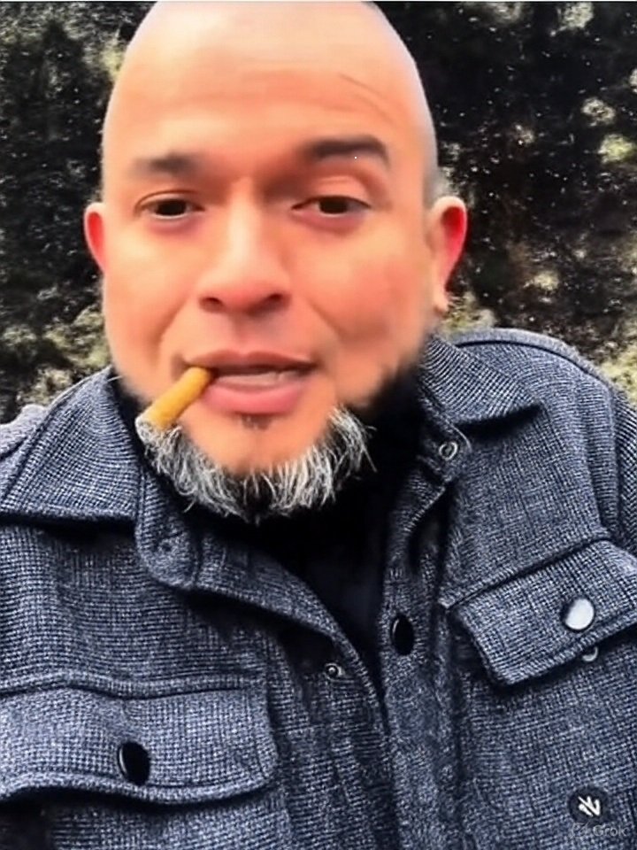 Jenifer_msv's tweet image. El carnicero de FundaBolivar está asustado tal parece q se siente intimidado por las mujeres revolucionarias de Venezuela y x eso a lanzado ataques continuamente Hacia ellas dejándolo muy mal parado y envuelto en muchos escándalos.

#JonatanElDelincuenteEresTú