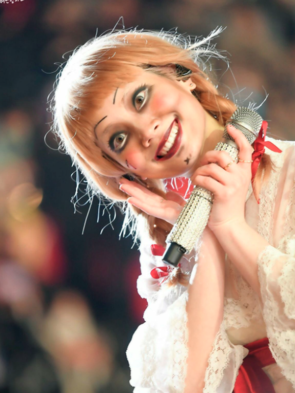 AboutMusicYT's tweet photo. TWICE's Dahyun as Annabelle for Halloween, 2018. https://t.co/pLp856dAD1
