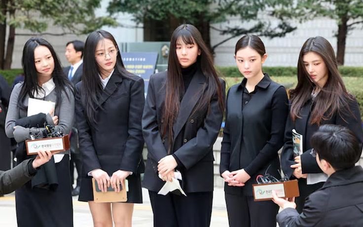 Falta exatamente um mês para o dia 30 de outubro, quando será anunciada a decisão final do tribunal sobre o caso do NJZ e seus direitos contratuais com a ADOR.

Vamos enviar energias positivas para as meninas. Já vencemos! 🍀💙🩷💛💚💜