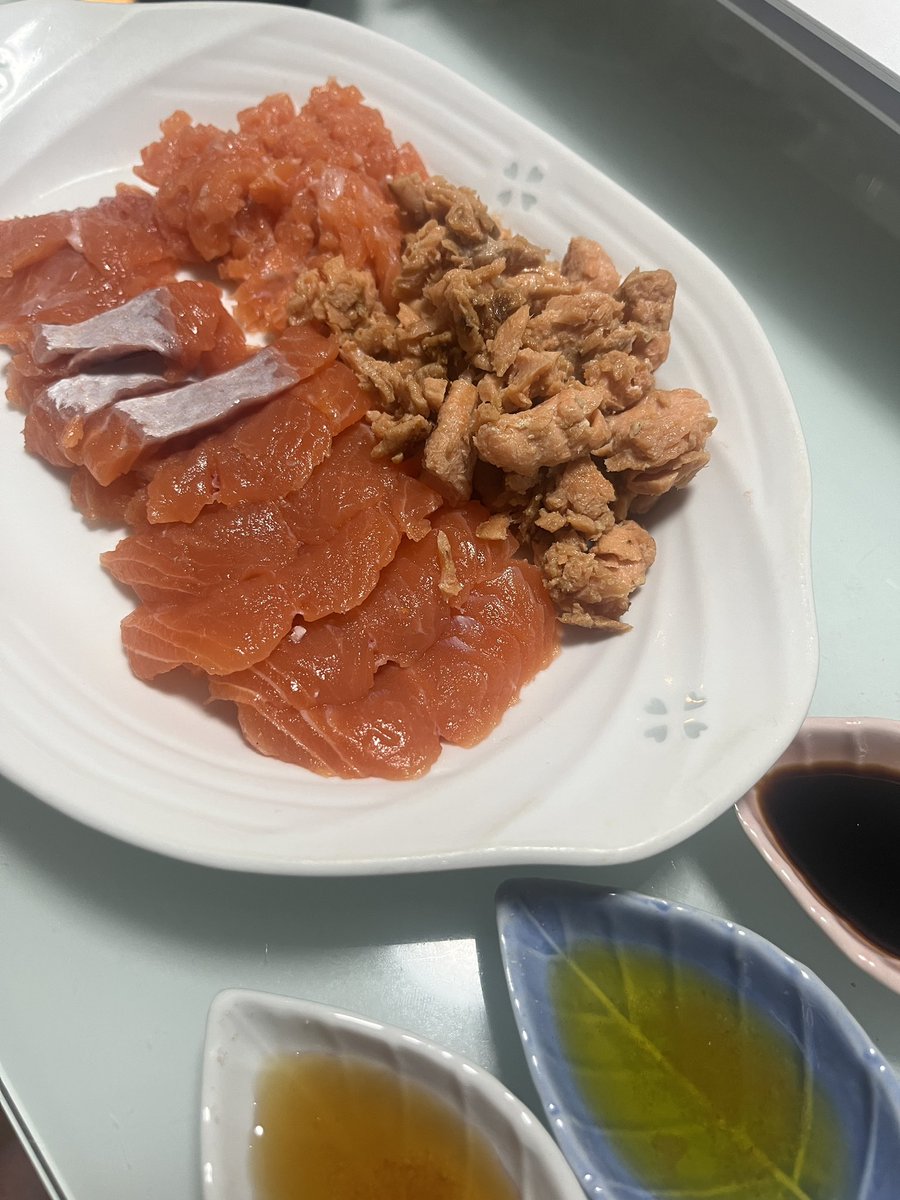 nattyo___w's tweet photo. #うらたんざわ渓流釣場
#ニジマス　#ニジマス料理
こないだ、うらたんで初めて赤身釣れたので！刺身とか色々調理してみた！
今まで、数釣りを楽しんでたから���ち帰らなかったんだよね！
3枚おろしとかも、初めてやるぐらい
魚料理はしない😅のも、
あるんだけど
フレークと漬け！3日目の刺身が👍 https://t.co/ENLR3wkkqS