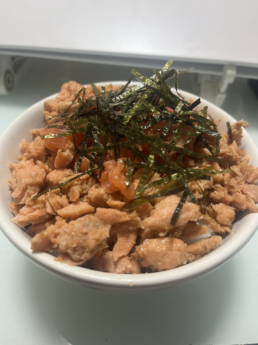 nattyo___w's tweet photo. #うらたんざわ渓流釣場
#ニジマス　#ニジマス料理
こないだ、うらたんで初めて赤身釣れたので！刺身とか色々調理してみた！
今まで、数釣りを楽しんでたから���ち帰らなかったんだよね！
3枚おろしとかも、初めてやるぐらい
魚料理はしない😅のも、
あるんだけど
フレークと漬け！3日目の刺身が👍 https://t.co/ENLR3wkkqS