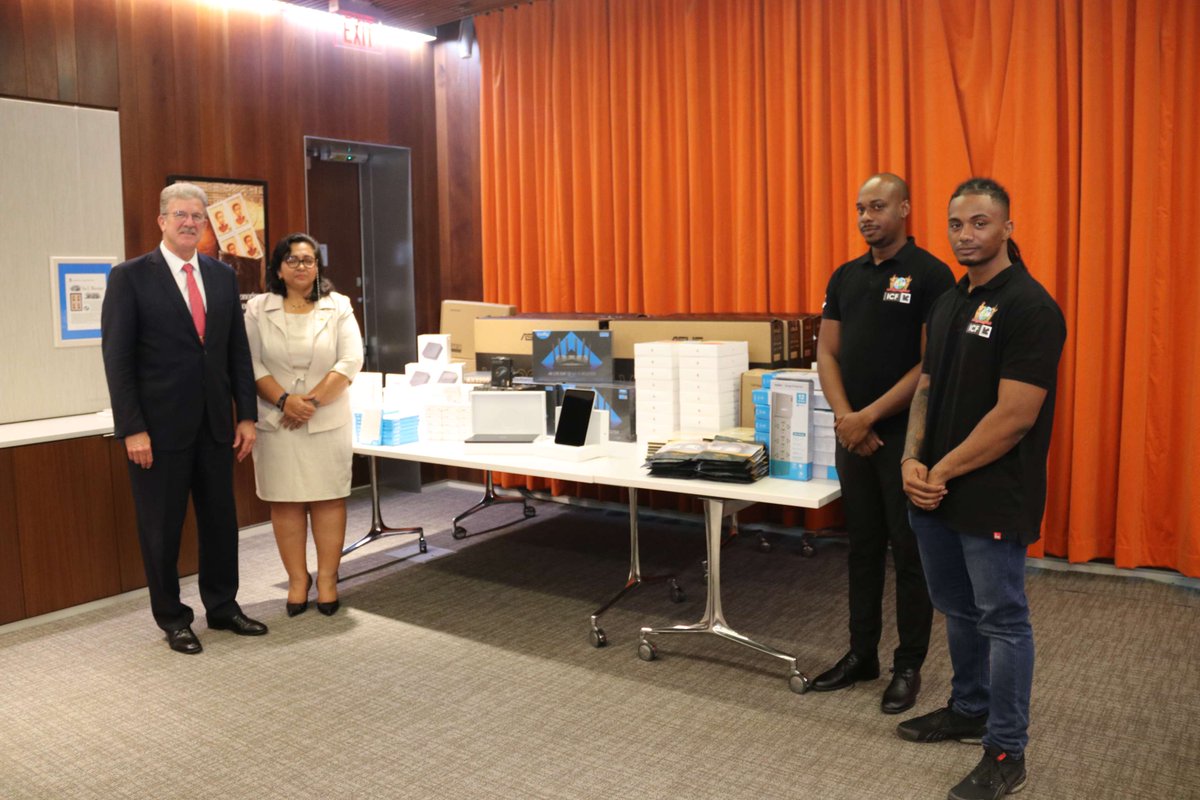 USEmbassyParbo's tweet image. Ambassadeur Faucher ontmoette DNV adjunct-directeur Carmen Van Dijk om apparatuur te leveren voor de uitbreiding van het ICF-programma. De VS is er trots op het ICF te steunen en de veiligheid en zekerheid voor de VS en Suriname te bevorderen! #Grensbeveiliging #Partnerschap