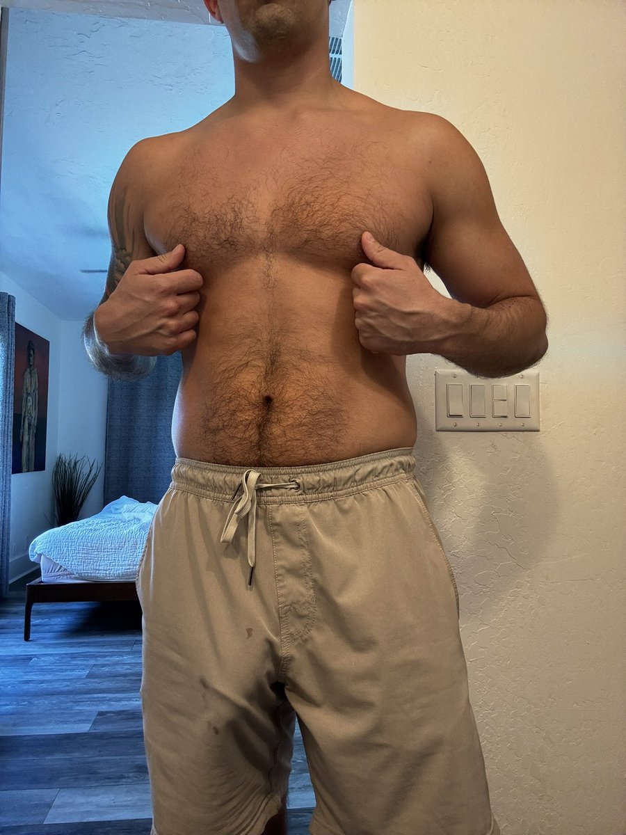 Give me a retweet if your nips are wired like mine 😈