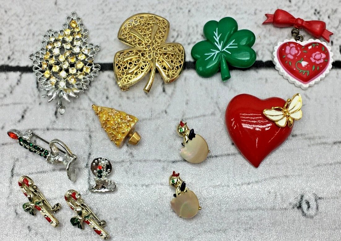 tradepostpawn's tweet image. ✨ Fresh drop! Vintage sterling, brooches, and bold statement pieces just hit the case. 💍 One-of-a-kind treasures ready to find their new home.

📍 Trading Post Pawn

#ShopSmallShopLocal #TradingPostPawn #VintageJewelry #SterlingSilver